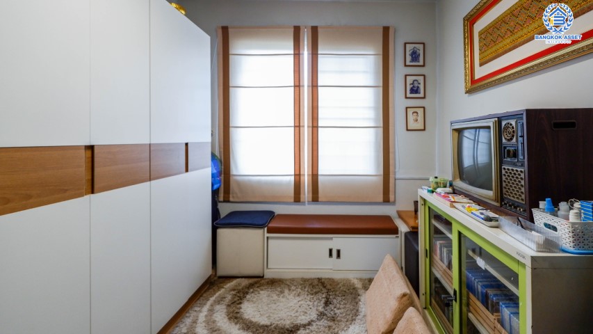 ทาวน์เฮ้าส์มือสองนนทบุรี ม. อารียา  เดอะคัลเลอร์  ติวานนท์-แจ้งวัฒนะ เนื้อที่ 19.70 ตร.ว.  ฟังก์ชันครบ 3 ห้องนอน 2 ห้องน้ำ บ้านตกแต่งใหม่พร้อมแถมเฟอร์นิเจอร์ทั้งหลัง! บรรยากาศร่มรื่น น่าอยู่มาก สภาพแวคล้อมดี บนทำเลที่ดี เดินทางสะดวก เชื่อมต่อถนน ถนนติวานนท์ ,ถนนศรีสมาน ,ถนนสะพานนนทบุรี-บางบัวทอง ใกล้รถไฟฟ้า "สถานีแจ้งวัฒนะ-ปากเกร็ด28" และทางด่วน "แจ้งวัฒนะ"